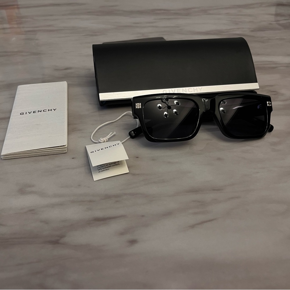 GIVENCHY Black GV Day Sunglasses